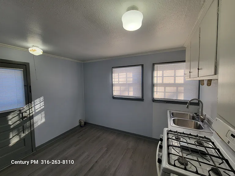 4011 E Whitney Ln — Photo 9