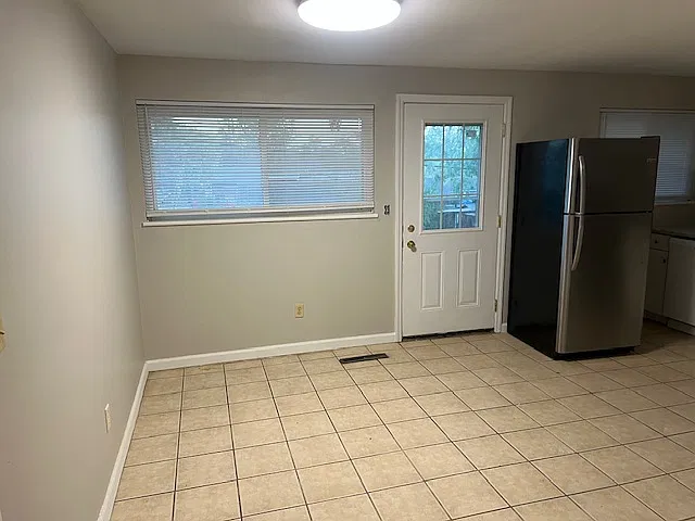 3 bed, 1080 sqft, $1,600 — Photo 4