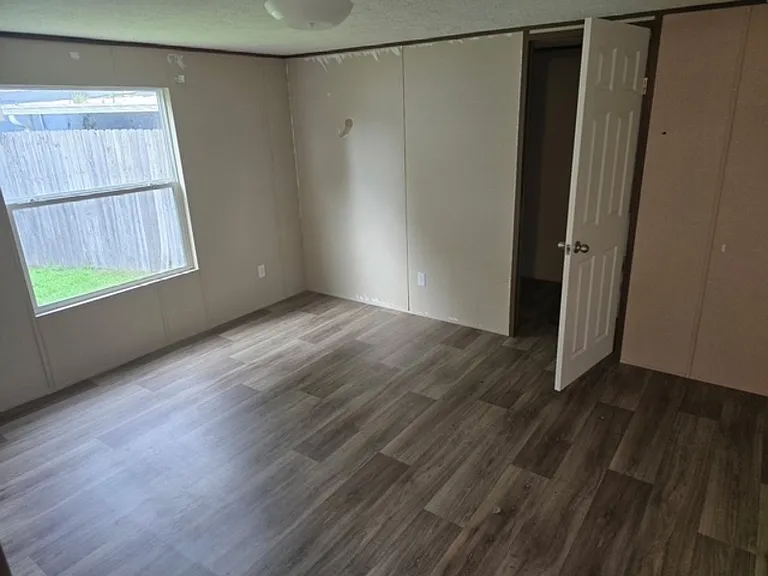 122 Gawain Dr — Photo 4