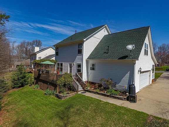 2nd image of 819 Savannah Place Dr