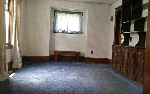 5th image of 913 Grove St