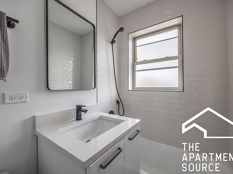 5647 N Clark St #304 — Photo 12