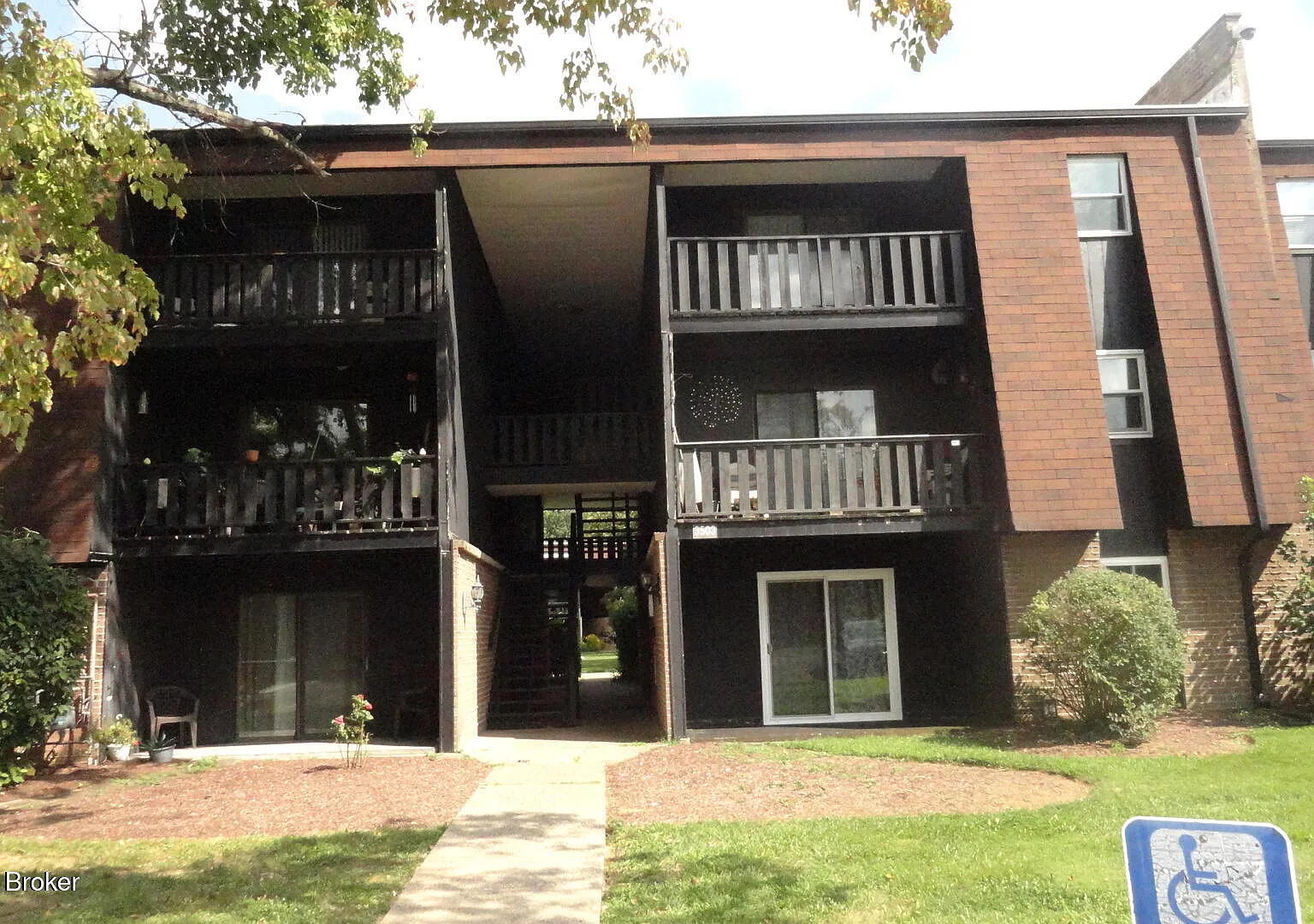 1 bed, 1.0 bath, 685 sqft, $1,100 — Photo 1