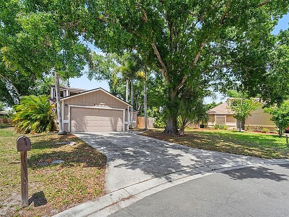 2nd image of 8211 COUNTRY OAKS COURT