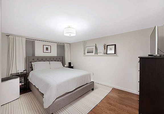 4th image of 587 Putman Ave #1