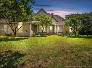 5835 S 429th Rd, Chouteau, OK 74337