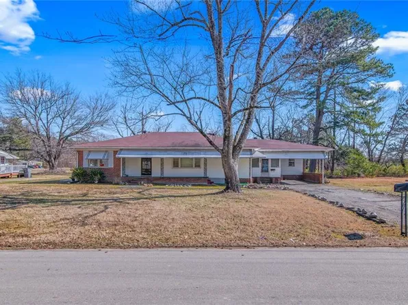 119 E Johnson Avenue, Wakefield, VA 23888