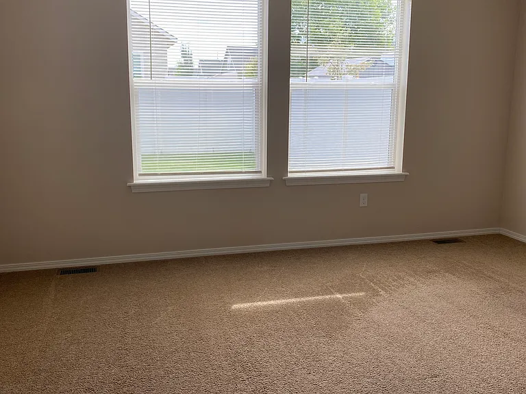 221 Canyon Crest Dr W — Photo 8