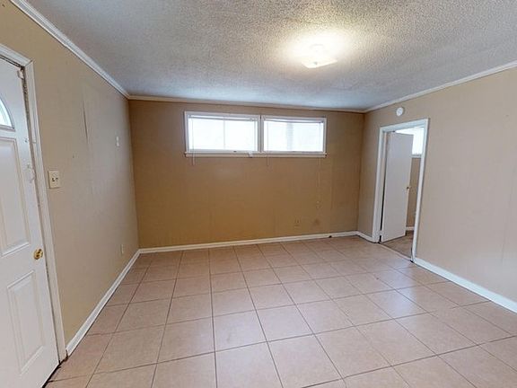 4th image of 1043 Woodbury St