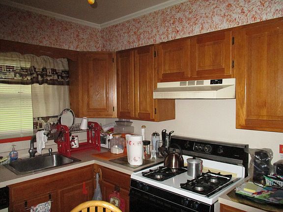 4th image of 303 Blackhawk Dr