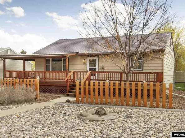 821 Amoretti St, Thermopolis, WY 82443
