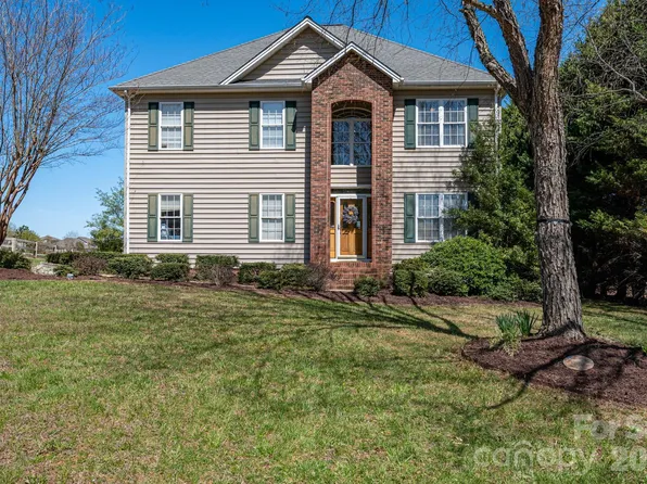 962 Huntington Hills Dr, Lincolnton, NC 28092