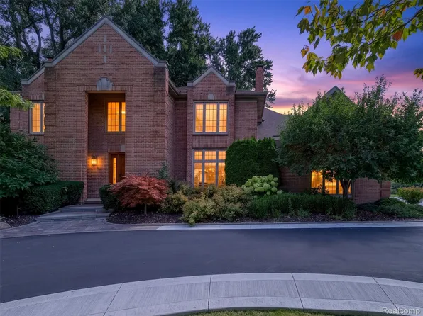 3653 Cedar Brook Dr, Rochester Hills, MI 48309