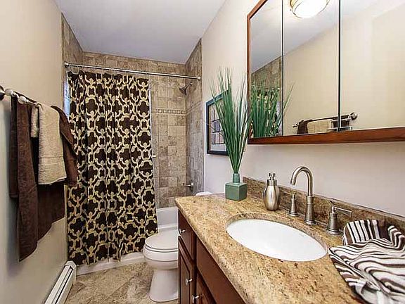 3rd image of 8 Sheafe Cir