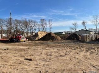 Clinton St, Center moriches, NY 11934