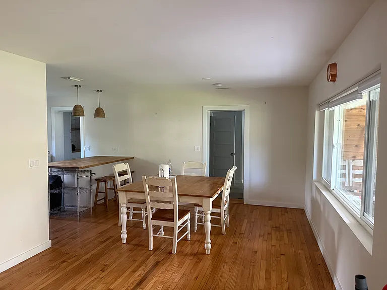 1004 Camphor Ln — Photo 4
