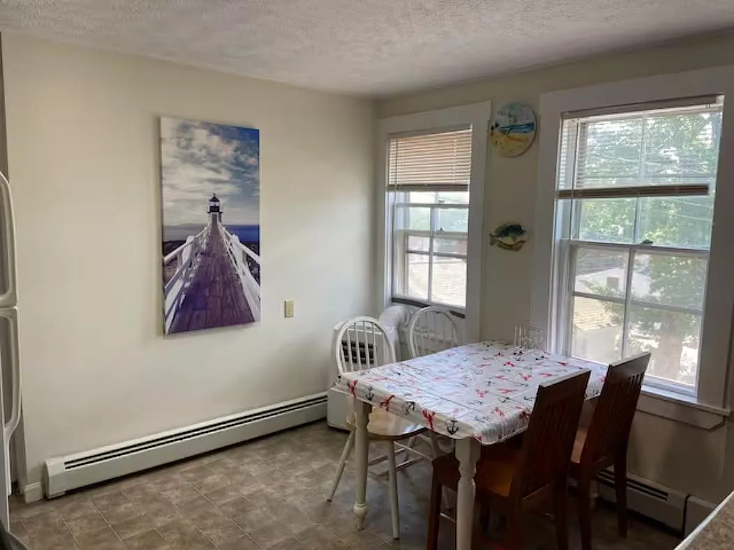 10 Hillcrest Ave — Photo 2