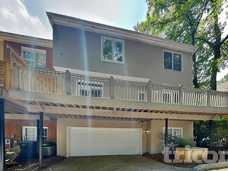 1040 Huntcliff — Photo 21