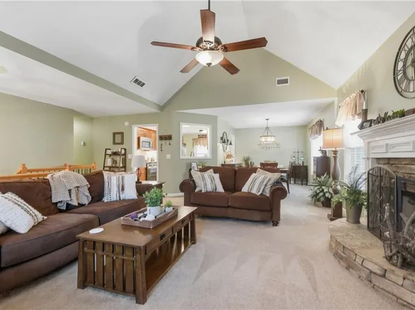 7085 Shady Oak Ln, Cumming, GA 30040