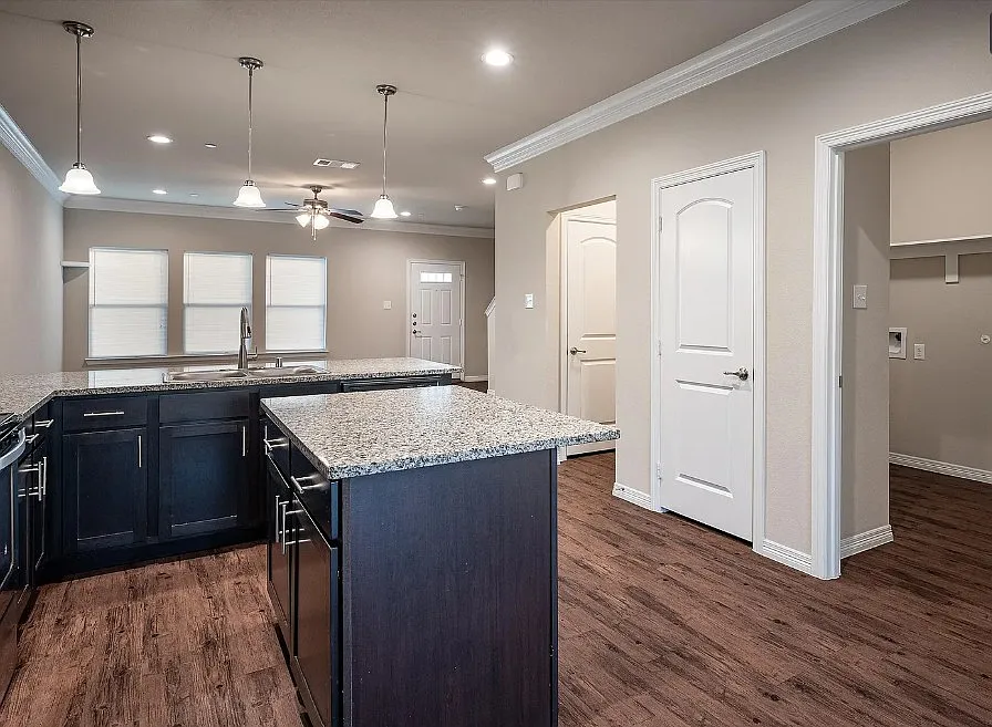 3 bed, 3.5 bath, 1857 sqft, $2,000 — Photo 4