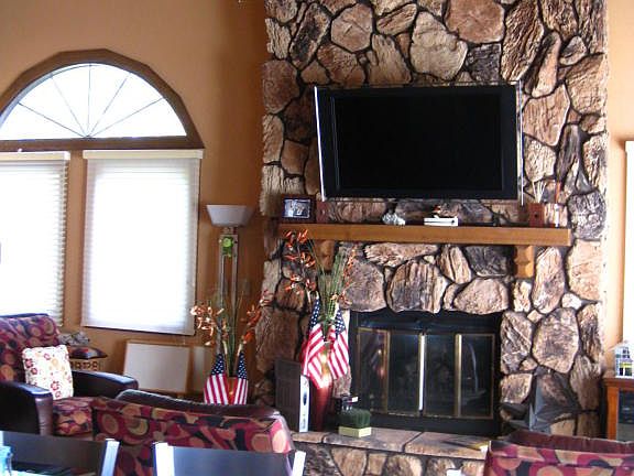 2nd image of 455 Culver St APT 5