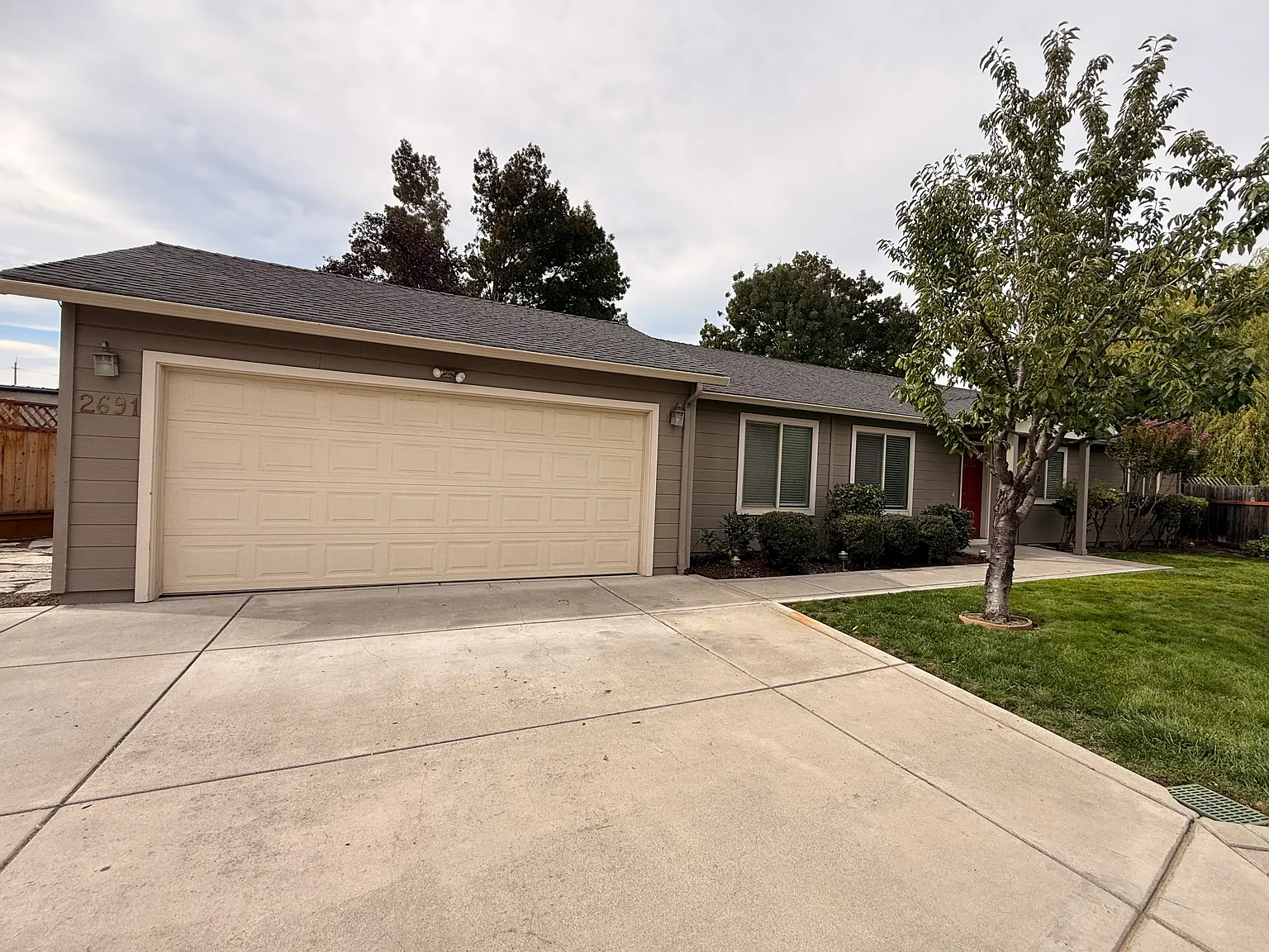 3 bed, 1350 sqft, $2,395 — Photo 3
