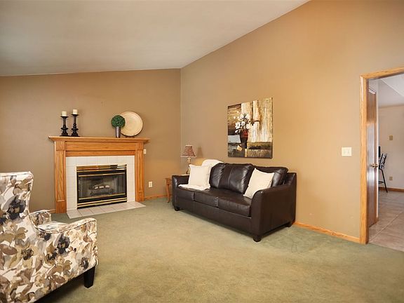3rd image of 1090 Southfield Dr