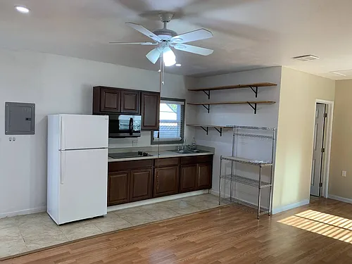 225 Highland Ave #B Photo 1