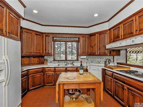 4th image of 26 Harbor Ln