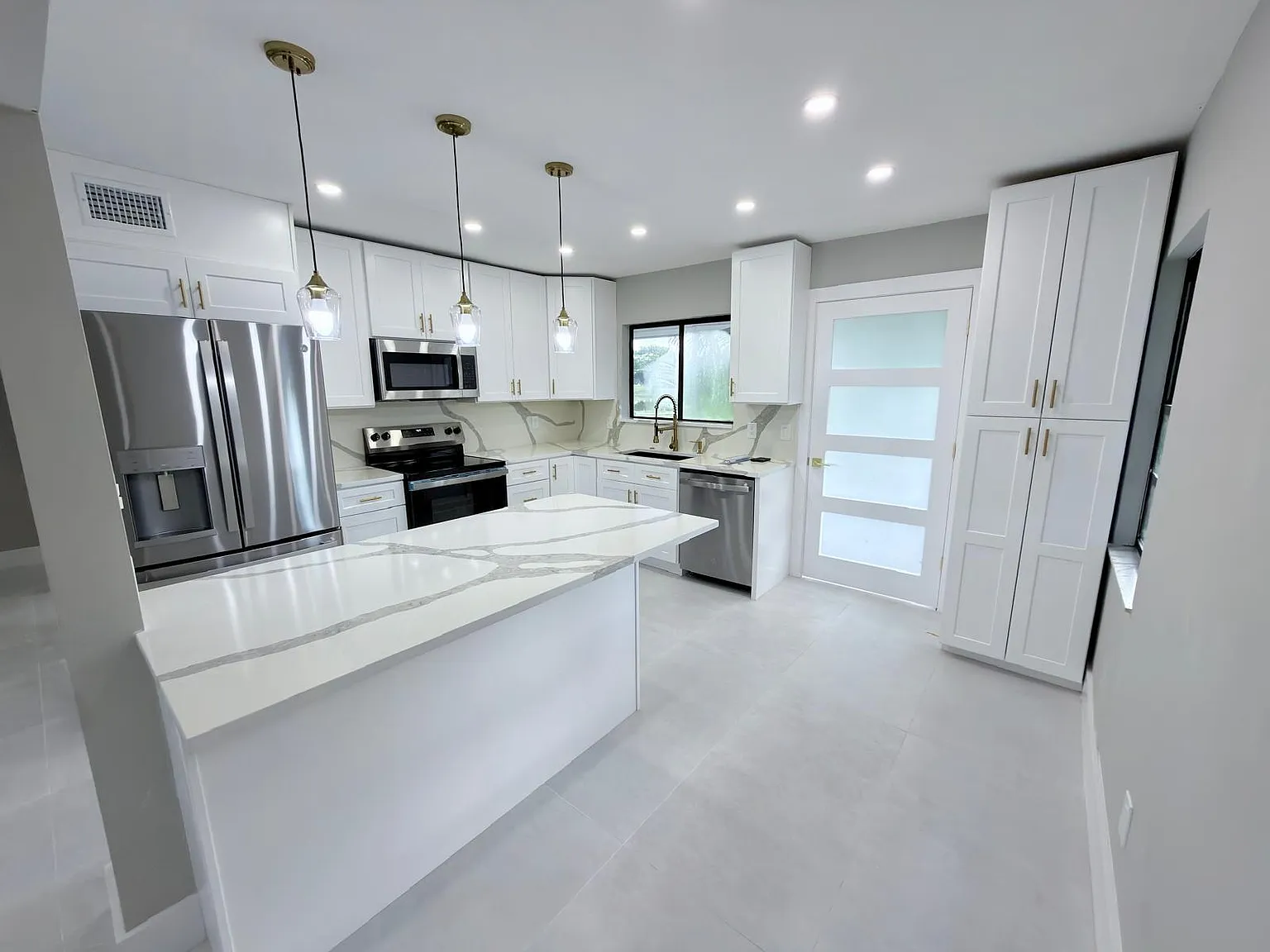 4 bed, 2.0 bath, 1483 sqft, $3,500 — Photo 4