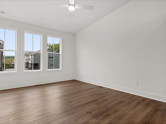 2nd image of 724 Belletrace Cir