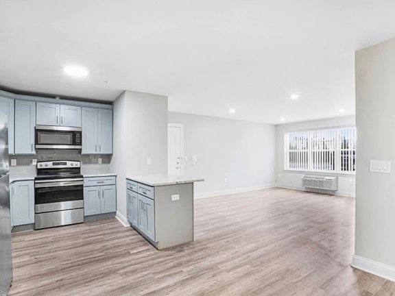 5th image of 1700 S Stiles St APT 201