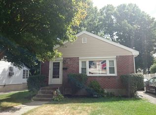 15 Hartlawn Rd, West Roxbury, MA 02132