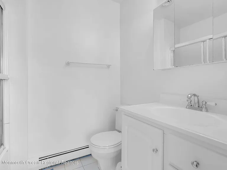 45 Roslyn Ct — Photo 20