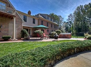 8 Camelot Rd, Windham, NH 03087