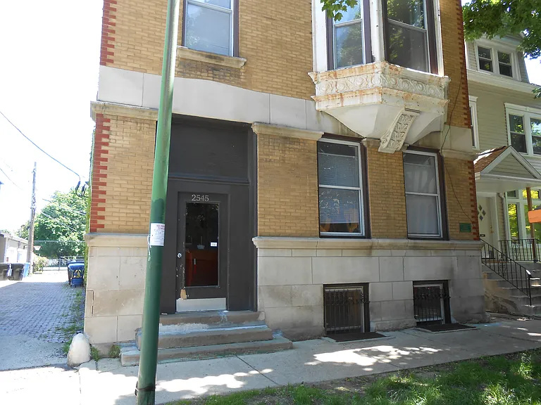 2545 N Seminary Ave — Photo 11