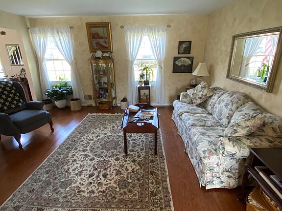 4th image of 82 Oak Knoll Dr