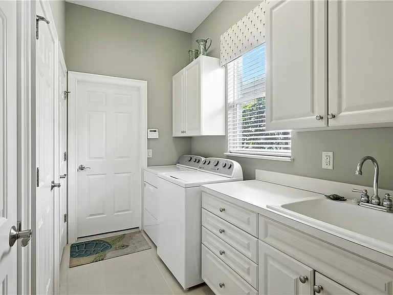 620 Bridgewater Ln SW — Photo 11