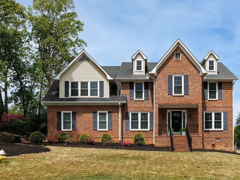 1st image of 219 E Thistle Ln