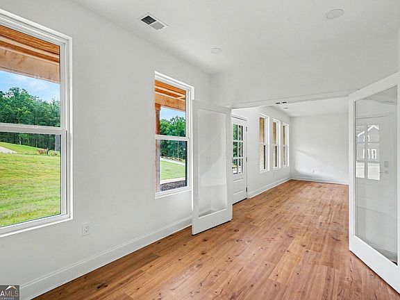 2nd image of 1013 Queens Bridge Way