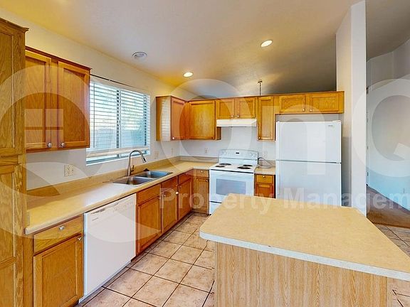 5th image of 932 W Brave River Pl