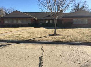 1817 Comanche Trl, Enid, OK 73703