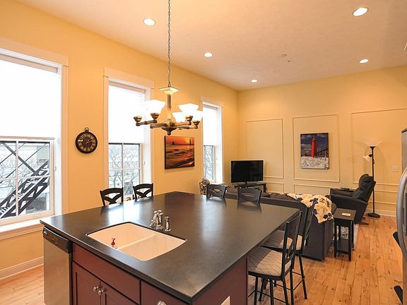 5th image of 9 S 3rd St Unit 202