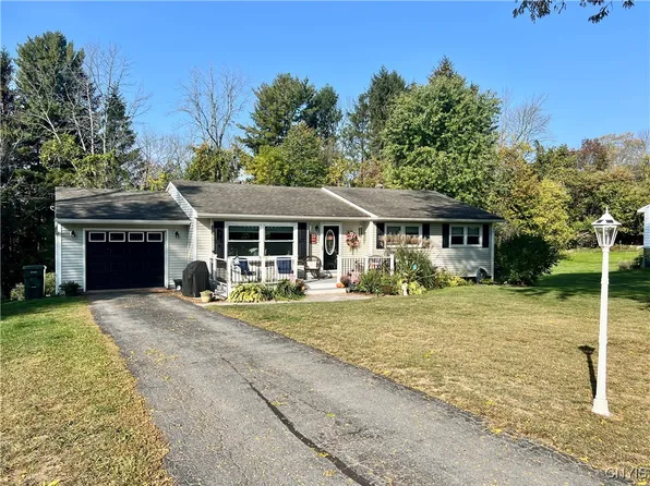 62 Broadview Dr, Oswego, NY 13126