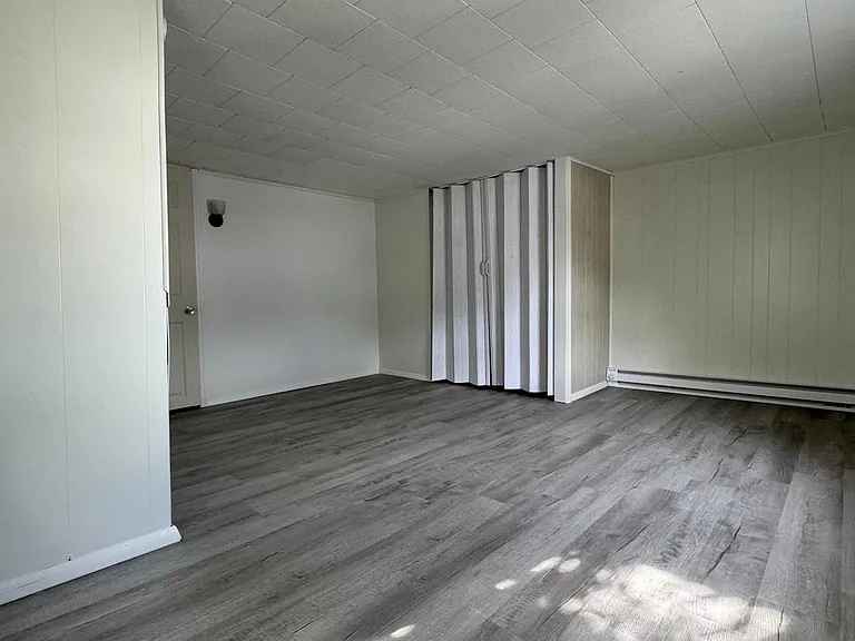 117-119 S Walnut St #120 — Photo 8