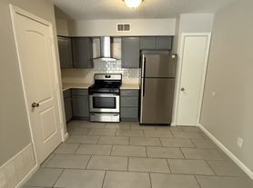 4130-4132 Fisher St KCKS 66103 - 4130-2