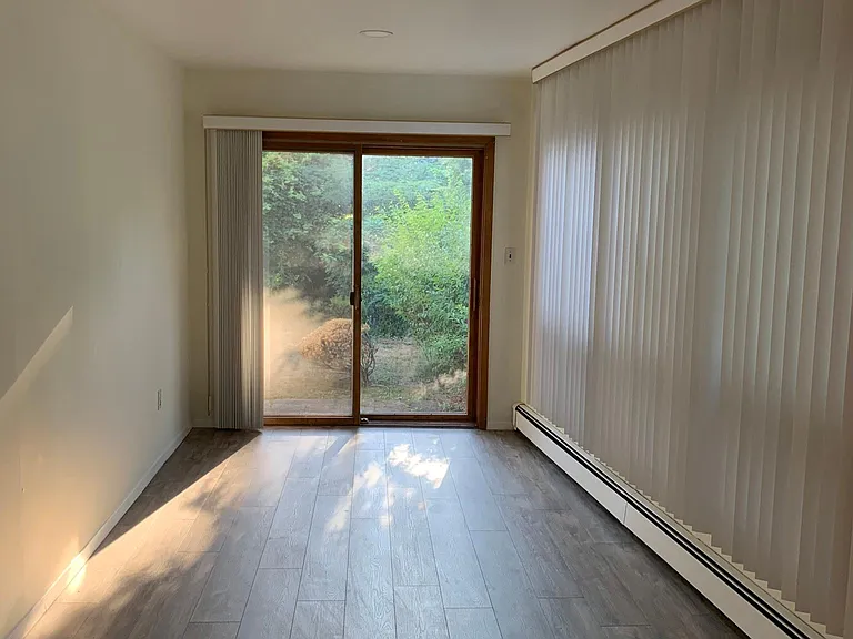 934 Oakland Ct — Photo 14