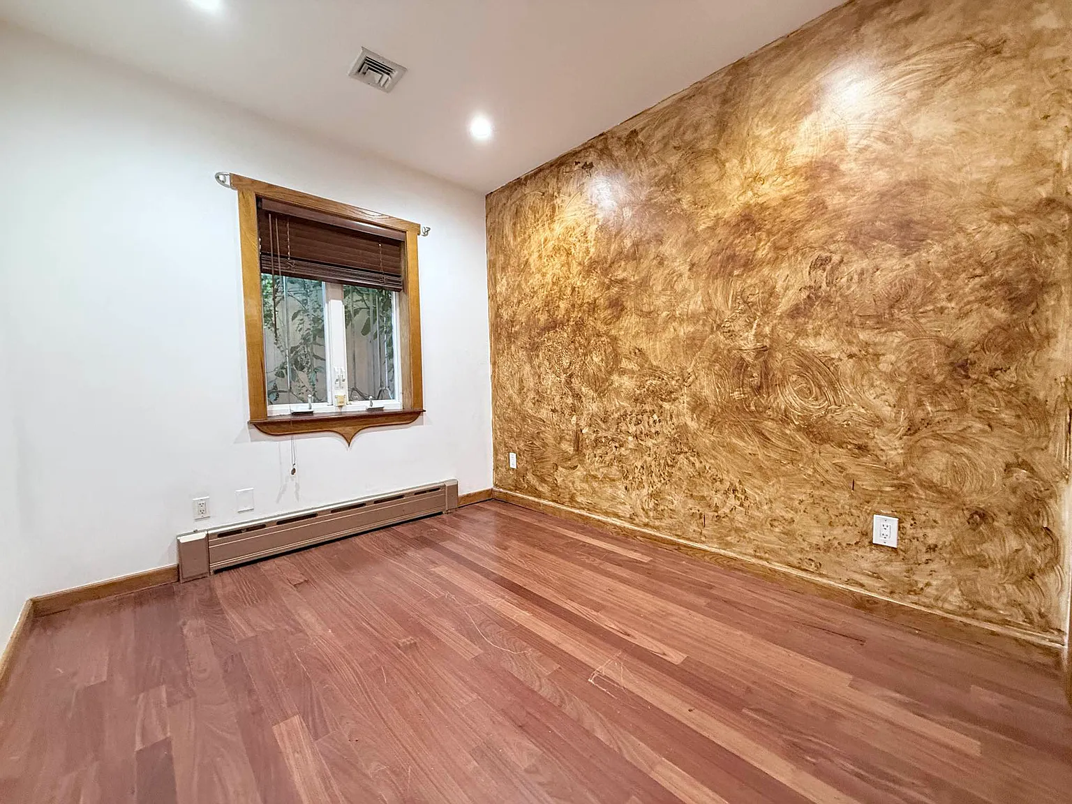 1813 Harman Street — Photo 3