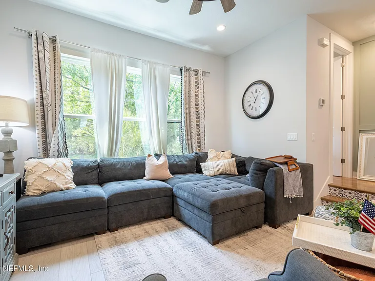 1624 Piazza Pl — Photo 17