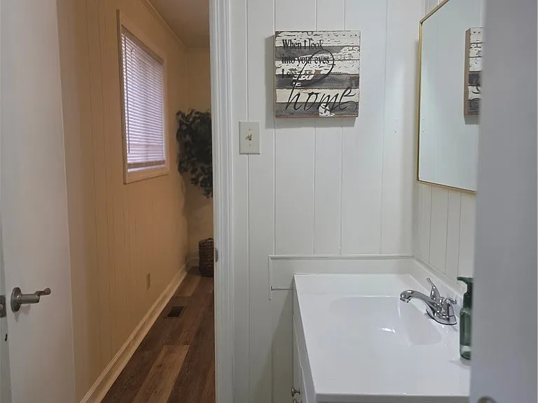 1125 Oakwood St — Photo 13